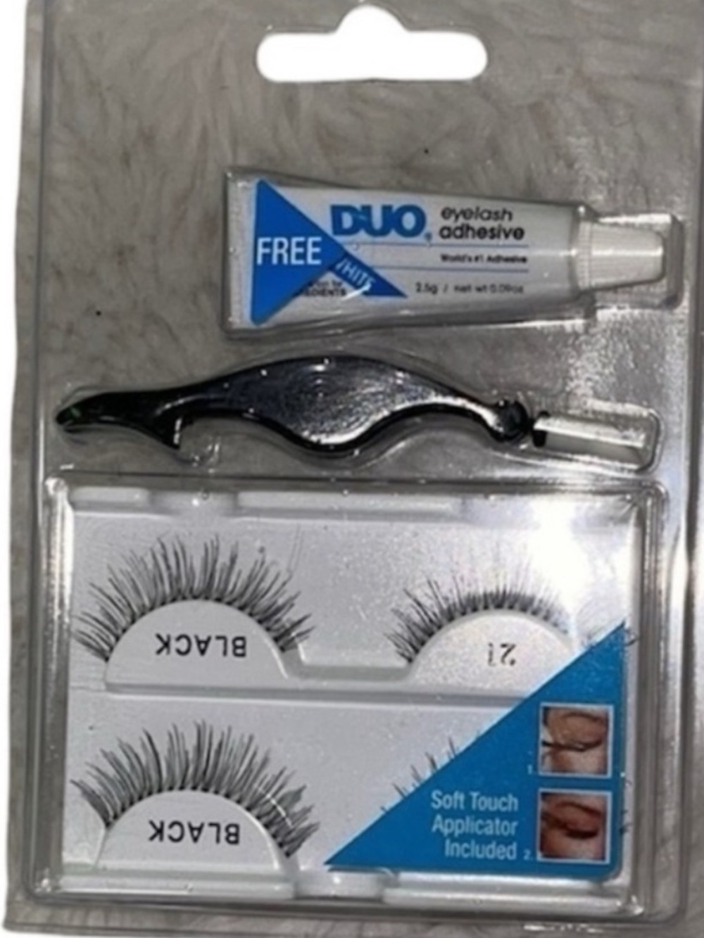 Source unknown Black False Eyelashes with Applicator and Adhesive